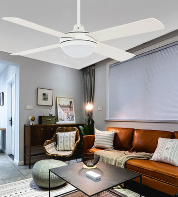 Cuatro cuchillas de madera contrachapada 48 ventilador de techo con motor de corriente continua ligero con bajo ruido