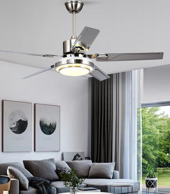 Los ventiladores de techo de motor de corriente continua de plata de 52 pulgadas con luces / 5 cuchillas ABS