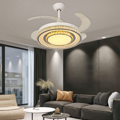 Ventiladores de techo con lámparas y palas retráctiles