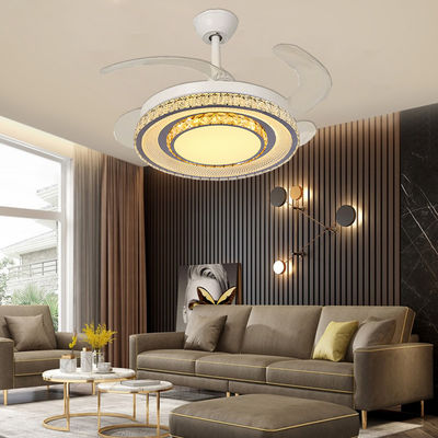 Ventiladores de techo con lámparas y palas retráctiles