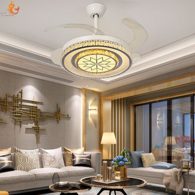 Ventilador de techo LED inteligente de 3 palas con motor de CC con palas plegables